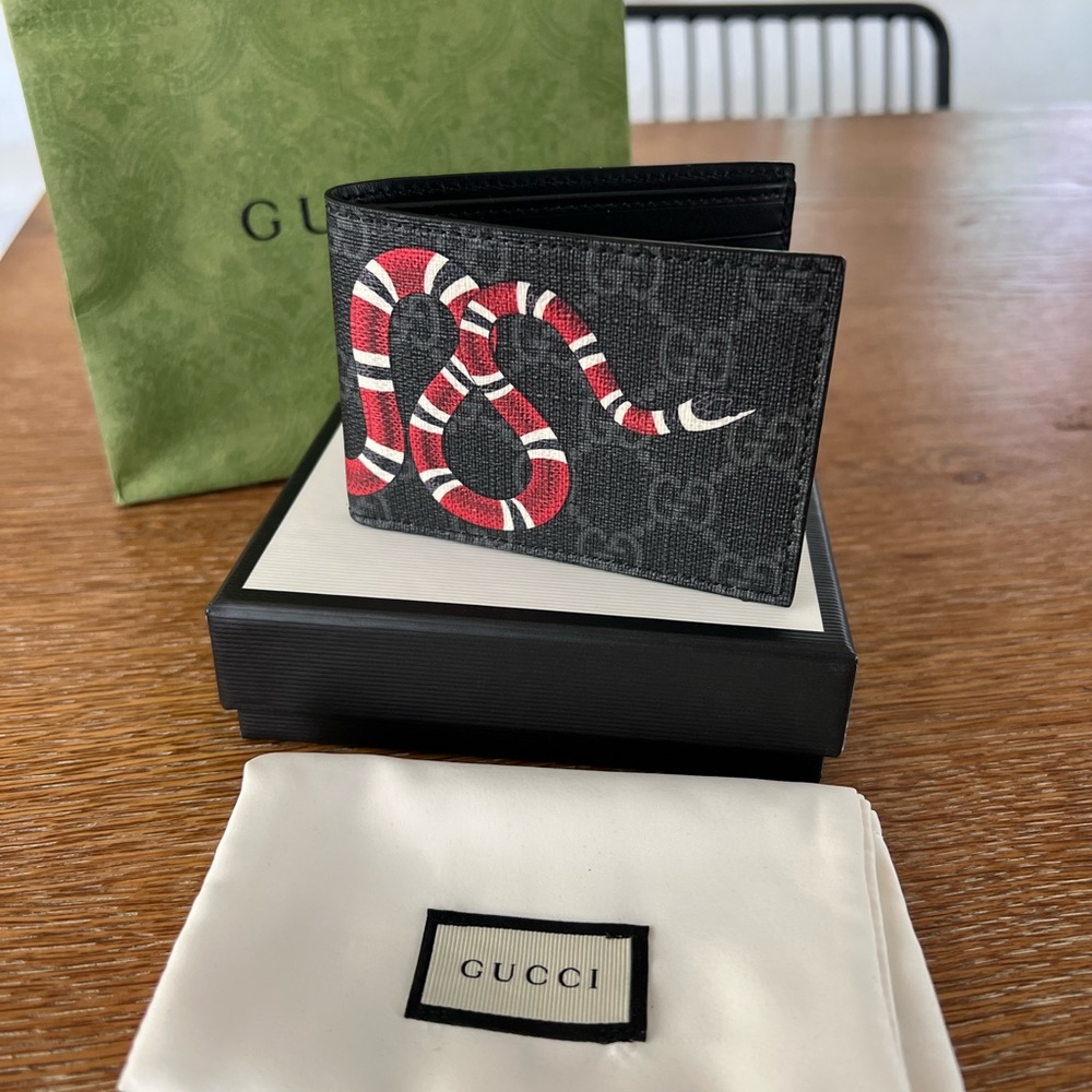 Gucci Bifold Wallet
GG Supreme Kingsnake (4 Card Slots) Black